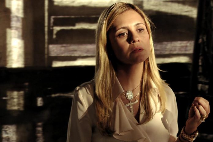 Adriana Esteves http://noticiasdetv.com/