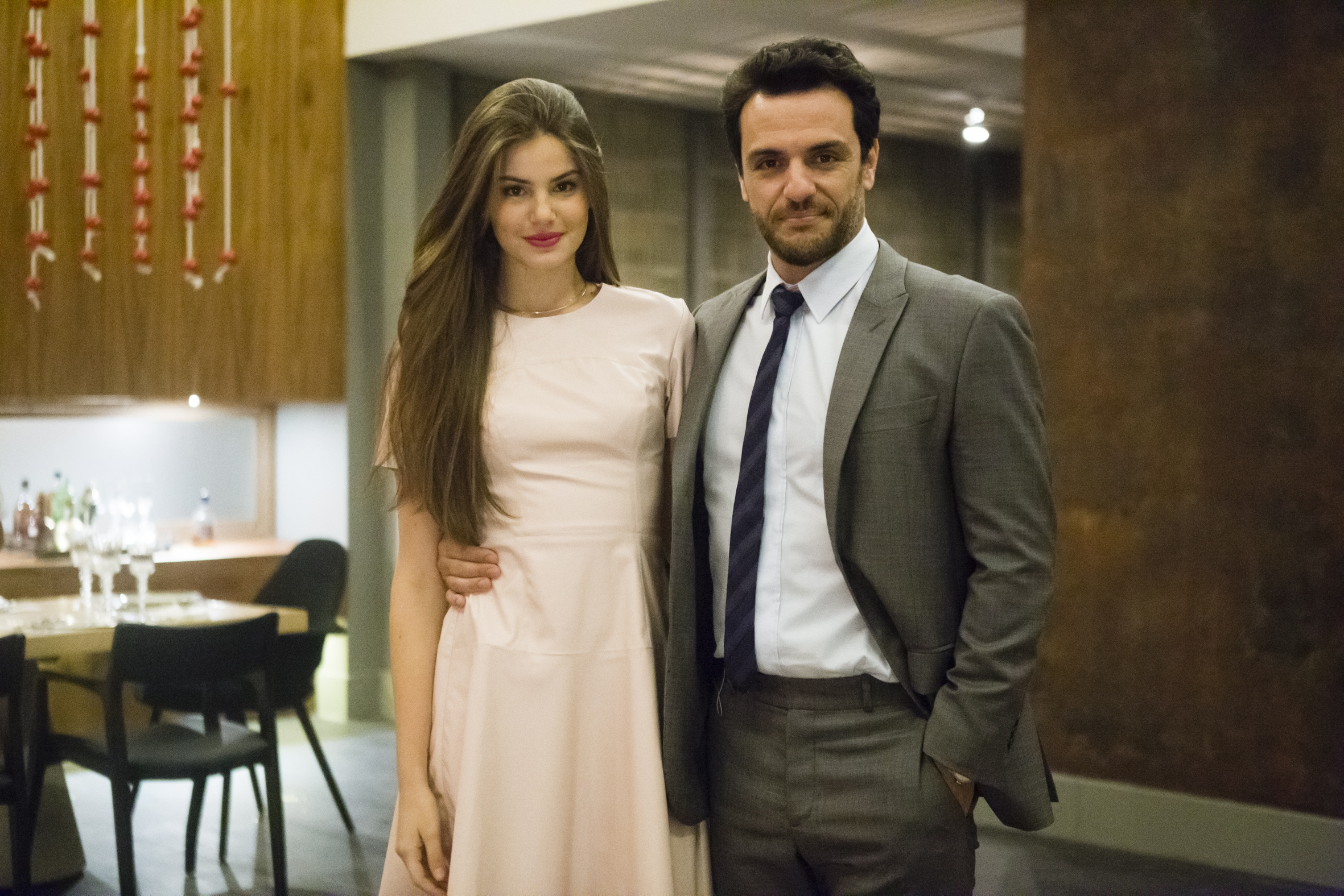 Camila Queiroz e Rodrigo Lombardi (Foto: Reprodução)