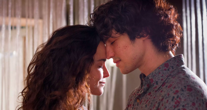 Alice Braga e Gabriel Leone (Foto: Reprodução)